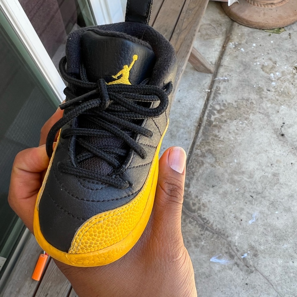 Jordan retro 12 university gold 6c toddler